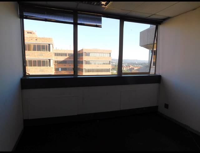 3,514M² OFFICE TO LET IN FERNDALE